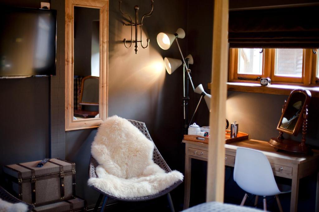 The White Horse Hotel Chilgrove Стая снимка